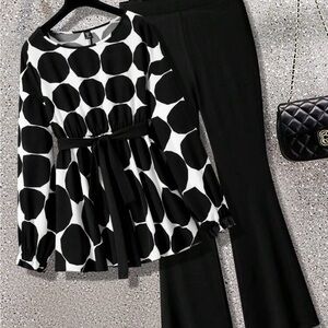 Set/Black and White Bold Pattern Top and Black Pants
